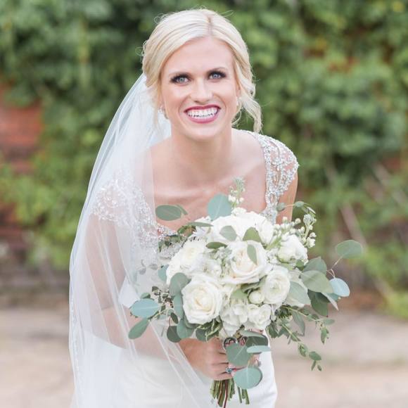 Meet your Posher, Laura - Picture 1 of 1